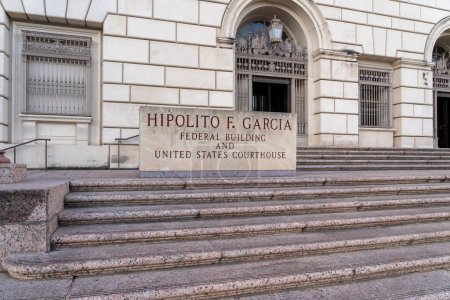 Téléchargez les photos : Vue extérieure avant du bâtiment fédéral Hipolito F. Garcia et du palais de justice des États-Unis dans le centre-ville - en image libre de droit