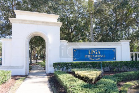 Foto de Daytona Beach, Fl, Estados Unidos - 17 de enero de 2022: LPGA International sign se muestra en Daytona Beach, Florida, Estados Unidos. LPGA International es un club de golf propiedad de la ciudad de Daytona Beach. - Imagen libre de derechos
