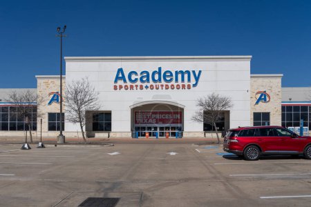 Téléchargez les photos : Pearland, Texas, États-Unis - 1 mars 2022 : Boutique Academy Sports + Outdoors à Pearland, Texas, États-Unis. Academy Sports + Outdoors est une chaîne américaine de magasins d'articles de sport. - en image libre de droit