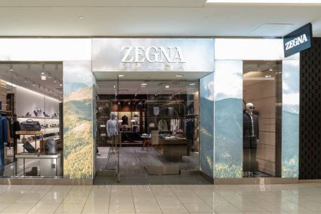 Foto de Houston, Texas, EE.UU. - 25 de febrero de 2022: Tienda Zegna en un centro comercial. Zegna es una casa de moda italiana de lujo. - Imagen libre de derechos