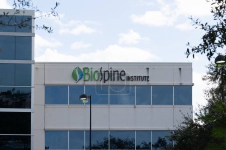 Téléchargez les photos : Orlando, Floride, États-Unis - 5 janvier 2022 : Biospine Institute à Orlando, Floride, États-Unis. L'Institut BioSpine se spécialise dans le domaine en constante évolution de la chirurgie mini-invasive de la colonne vertébrale. - en image libre de droit