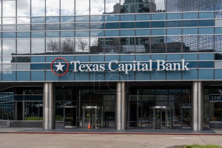 Foto de Houston, Texas, EE.UU. - 13 de marzo de 2022: Edificio de oficinas del Texas Capital Bank en Houston, Texas, EE.UU. Texas Capital Bank es una institución financiera estadounidense. - Imagen libre de derechos