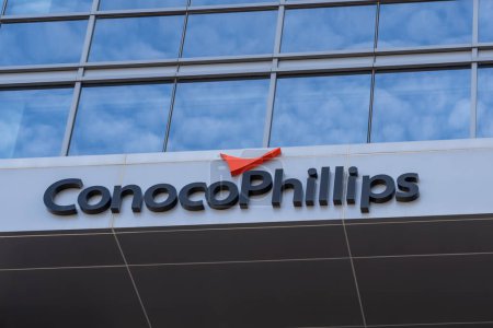 Téléchargez les photos : Houston, Texas, États-Unis - 2 mars 2022 : ConocoPhillips signe à leur siège mondial à Houston. ConocoPhillips Company est une multinationale américaine. - en image libre de droit