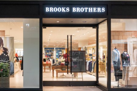 Foto de Houston, Texas, Estados Unidos - 25 de febrero de 2022: Brooks Brothers tienda en un centro comercial. Brooks Brothers es la marca de ropa más antigua en funcionamiento continuo en América. - Imagen libre de derechos