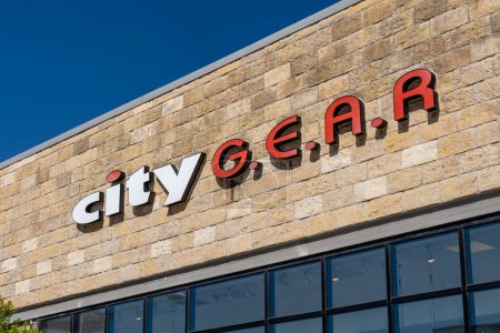 Téléchargez les photos : Pearland, Texas, États-Unis - 19 février 2022 : Panneau du magasin City Gear sur le bâtiment. City Gear est une société américaine qui exploite des magasins qui vendent des vêtements urbains, des chaussures, de la musique et des accessoires - en image libre de droit