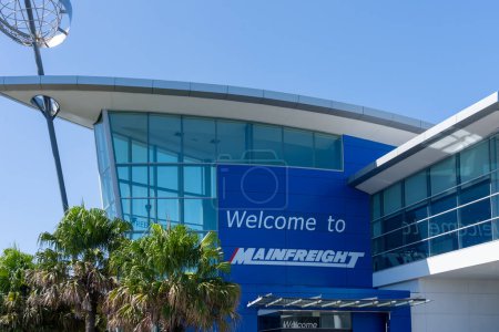 Téléchargez les photos : Auckland, Nouvelle-Zélande - 1 février 2024 : Mainfreight Auckland Transport à Auckland, Nouvelle-Zélande. Mainfreight Limited est une société néo-zélandaise de logistique et de transport. - en image libre de droit