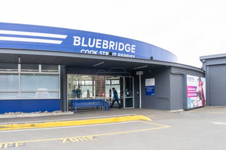 Téléchargez les photos : Wellington, Nouvelle-Zélande - 11 février 2024 : Bluebridge Cook Strait Ferry Wellington Terminal à Wellington, Nouvelle-Zélande. Bluebridge Ferries voyage entre Wellington et Picton. - en image libre de droit