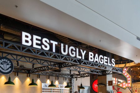 Téléchargez les photos : Auckland, Nouvelle-Zélande - 23 février 2024 : Une boutique Best Ugly Bagels à Auckland, Nouvelle-Zélande. Best Ugly Bagels sont des bagels de style montréalais qui sont délibérément malmenés. - en image libre de droit