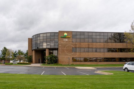 Foto de Sede central de Climax Solar en Airview Center en Portage, MI, EE.UU., el 2 de mayo de 2023. Climax Solar es una empresa estadounidense de energía solar fotovoltaica. - Imagen libre de derechos