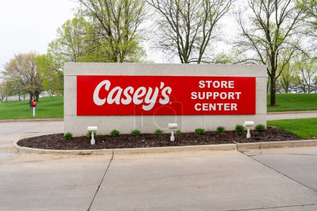 Foto de Casey 's Store Support Center en Ankeny, IA, Estados Unidos, 6 de mayo de 2023. Casey 's Retail Company es una cadena de tiendas de conveniencia en el Medio Oeste y Sur de Estados Unidos.. - Imagen libre de derechos