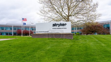 Téléchargez les photos : Stryker World Headquarters in Kalamazoo, MI, USA, 2 mai 2023. Stryker Corporation est une multinationale américaine des technologies médicales. - en image libre de droit