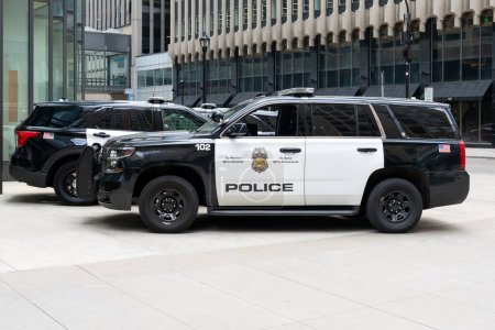 Téléchargez les photos : Voiture de police de Minneapolis dans le centre-ville de Minneapolis, Minnesota, MN USA, 5 mai 2023. - en image libre de droit