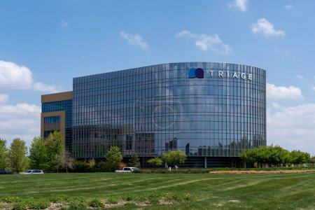 Téléchargez les photos : Triage Staffing headquarters in Omaha, Nebraska, USA, May 7, 2023. Triage Staffing is an American healthcare staffing company. - en image libre de droit