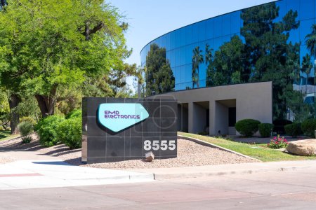 Téléchargez les photos : Immeuble de bureaux EMD Electronics à Tempe, AZ, États-Unis - 26 mai 2023. - en image libre de droit