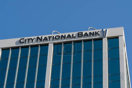 Foto de Edificio de oficinas del City National Bank en Long Beach, California, EE.UU. - 27 de mayo de 2023. City National Bank es una subsidiaria del Royal Bank of Canada con sede en Toronto.. - Imagen libre de derechos