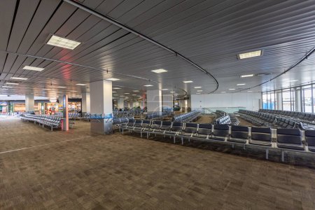 Téléchargez les photos : Newark, New Jersey - October 08, 2019: Empty Airport. Departure Area with Empty Seats - en image libre de droit