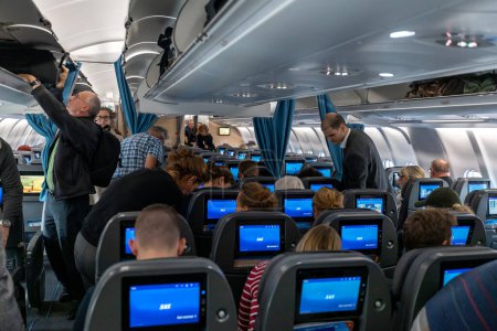 Foto de Newark, New Jersey - October 08, 2019: Airplane Full Of People Boarding SAS Airlines Ready To Depart to Sweden - Imagen libre de derechos