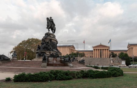 Foto de Washington Monument Fountain and Philadelphia Museum Of Art in Background. Pennsylvania - Imagen libre de derechos