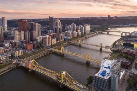 Foto de Aerial view of Pittsburgh, Pennsylvania. Business district and river in background. Three Bridges in Background - Imagen libre de derechos