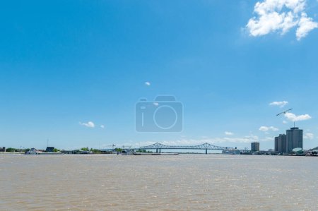 Foto de Paisaje urbano de Nueva Orleans con el río Mississippi. Luisiana - Imagen libre de derechos