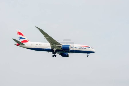 Foto de British Airways Airlines Boeing 787 Dreamliner G-ZBJB landing in London Heathrow International Airport. - Imagen libre de derechos