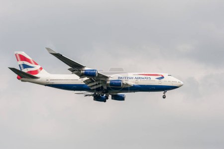Téléchargez les photos : British Airways Airlines Boeing 747 G-BNLN landing in London Heathrow International Airport. - en image libre de droit