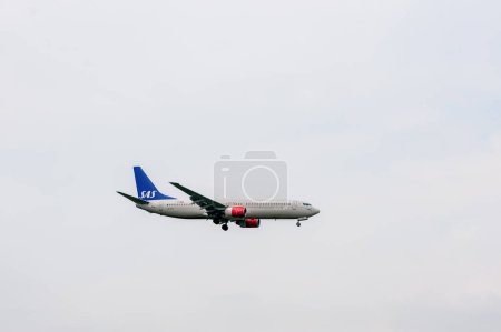 Foto de Aerolineas Boeing 737 LN-RPR aterrizaje en Aeropuerto Internacional de Londres Heathrow. - Imagen libre de derechos