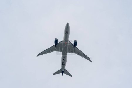 Téléchargez les photos : Royal Jordanian Airlines Boeing 787 JY-BAB taking off in London Heathrow International Airport. - en image libre de droit