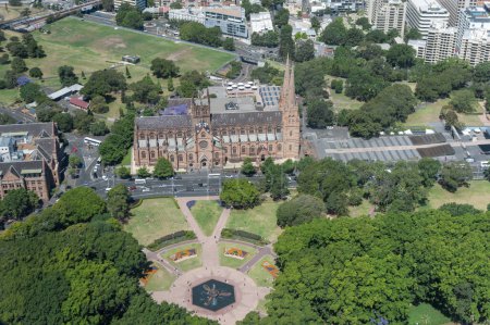 Téléchargez les photos : Cityscape of Sydney. Cathedral in Background. Australia - en image libre de droit
