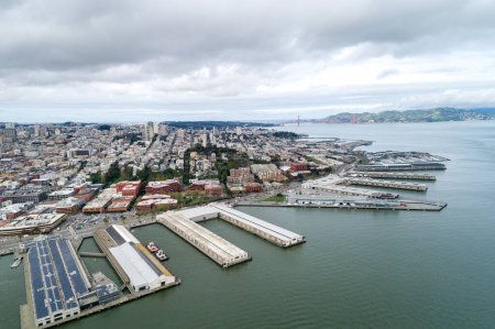 Foto de Embarcadero in San Francisco. Pier and Eastern Waterfront and Roadway of the Port of San Francisco, San Francisco, California. USA - Imagen libre de derechos