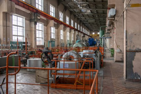 Foto de Industrial machines. Internal structure of large thermal power plant. The interior of an industrial boiler room with many pipes, valves and sensors. Steam turbine and electricity generator - Imagen libre de derechos