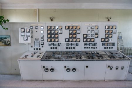 Foto de Sala de control para procesar en la central eléctrica de vapor - Imagen libre de derechos