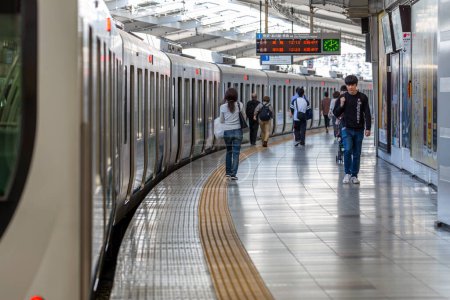 Téléchargez les photos : TOKYO, JAPAN - OCTOBER 30, 2019: Seibu Shinjuku Railway station in Shinjuku, Tokyo, Japan, operated by the private railway operator Seibu Railway. - en image libre de droit
