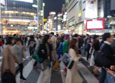 Foto de Cruce de Shibuya en Tokio, Japón. La intersección más famosa del mundo. Parada borrosa de la panorámica. - Imagen libre de derechos