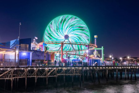 Téléchargez les photos : Santa Monica Pier Carousel at Night, California - en image libre de droit
