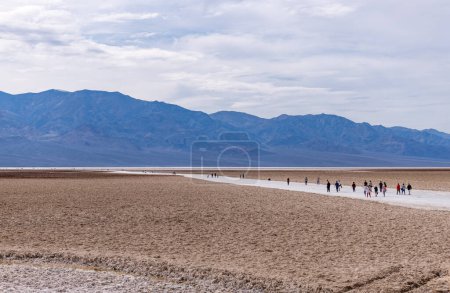 Téléchargez les photos : Badwater Basin in Death Valley, Californie. 282 pieds sous le niveau de la mer. - en image libre de droit