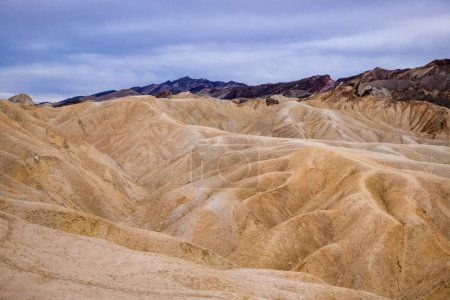 Téléchargez les photos : Zabriskie Point. It is a part of the Amargosa Range located east of Death Valley National Park in California, United States. One Man on the Top of Mountain. - en image libre de droit