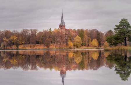 Téléchargez les photos : Palace of Tyszkiewicz in Lentvaris, Lithuania - en image libre de droit
