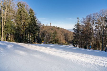 Téléchargez les photos : Sljeme Ski Resort Zagreb, Croatia. Medvednica nature park, 10 km away from Zagreb city. - en image libre de droit