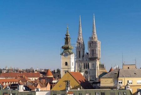 Téléchargez les photos : Zagreb Cathedral in Croatia and St Mary Church. It is on the Kaptol, is a Roman Catholic institution and the tallest building in Croatia. Sacral building in Gothic style - en image libre de droit