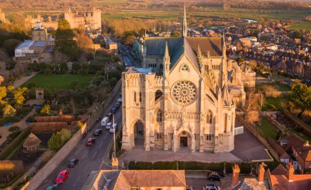Foto de Arundel Cathedral Roman Catholic Cathedral Church of Our Lady and St Philip Howard. West Sussex UK. Sunset. - Imagen libre de derechos