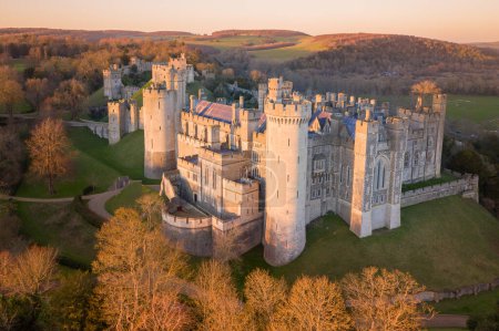Téléchargez les photos : Arundel Castle, Arundel, West Sussex, England, United Kingdom. Bird Eye View. Beautiful Sunset Light. Drone - en image libre de droit