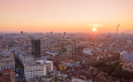 Téléchargez les photos : Zagreb Cityscape and Beautiful Sunset Light in Background. Croatia. Drone Photo Shoot. - en image libre de droit