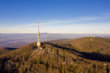 Téléchargez les photos : Zagreb TV Tower. Tall transmitter tower on the mountain of Sljeme in Zagreb, Croatia. Medvednica Mountain. - en image libre de droit