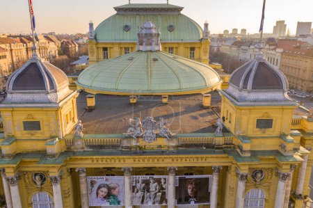Téléchargez les photos : Croatian National Theater in Zagreb. The Croatian National Theater in Zagreb, commonly referred to as HNK Zagreb, is a theater, opera and ballet house located in Zagreb. - en image libre de droit
