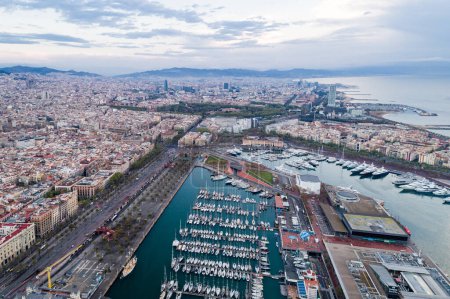 Foto de Barcelona Cityscape, Spain. Harbor in Background. - Imagen libre de derechos