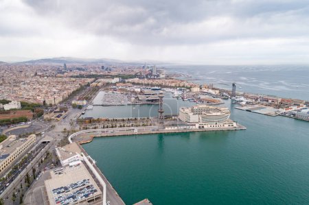 Téléchargez les photos : View Point Of Barcelona in Spain. Harbor of Barcelona in Background. - en image libre de droit
