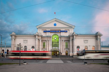 Foto de Estación de tren de Vilna, Lituania. Fondo borroso debido a Panorama. - Imagen libre de derechos