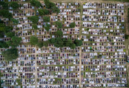 Téléchargez les photos : Cemetery in Lithuania. Drone Point of View - en image libre de droit