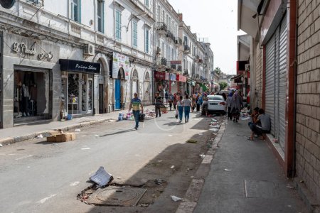 Foto de TUNIS, TUNISIA -  JUNE 15, 2019: Dirty Street in Tunis, Tunisia. Medina. - Imagen libre de derechos